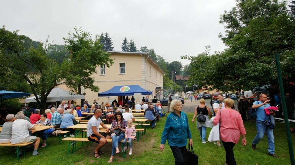 Gosciniec Jas -Sniadania I Obiadokolacje Szwedzki Stol W Cenie Bezplatny Parking Szklarska Poreba Extérieur photo